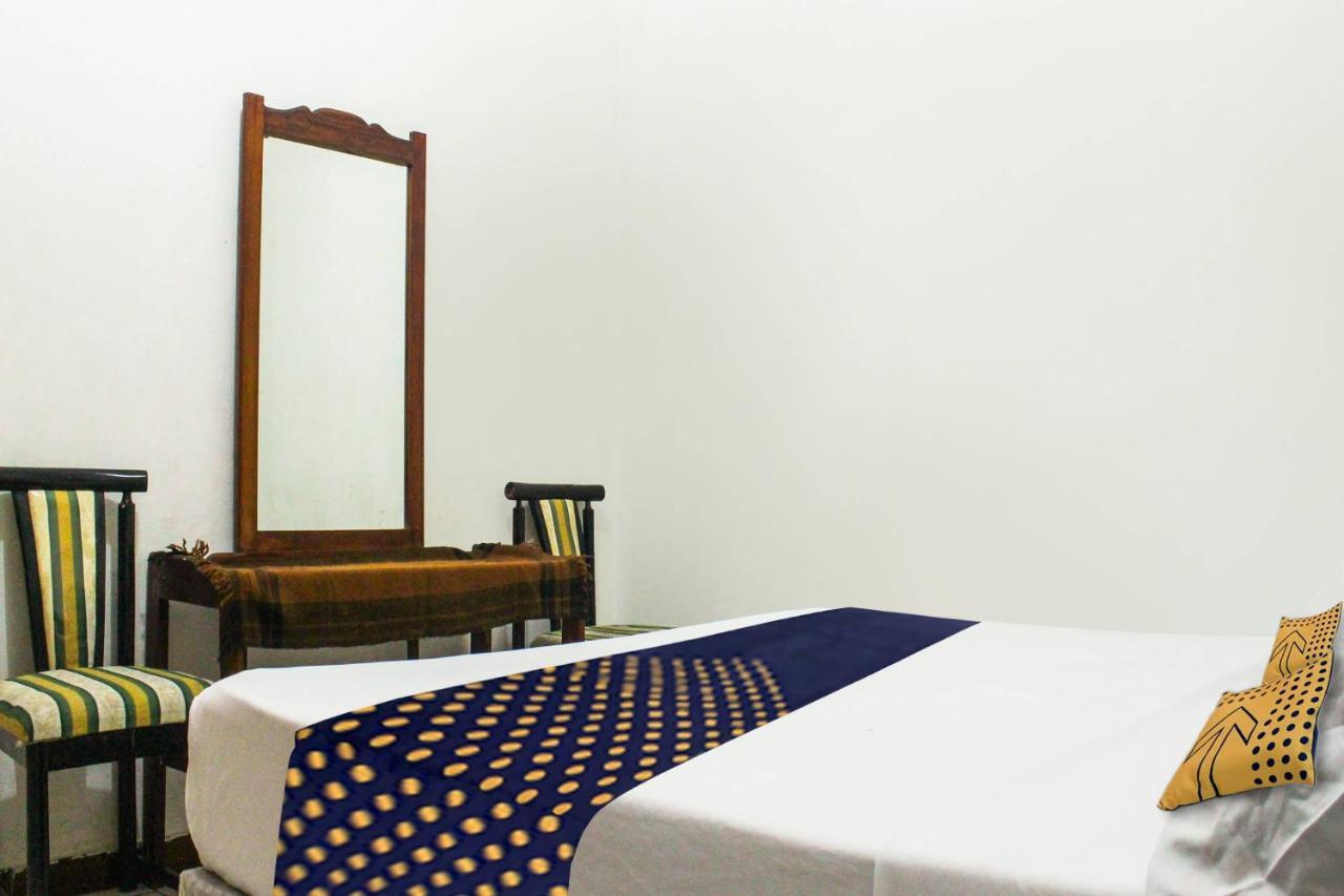 SPOT ON 91212 Hotel Kelimutu Kupang  Exterior foto