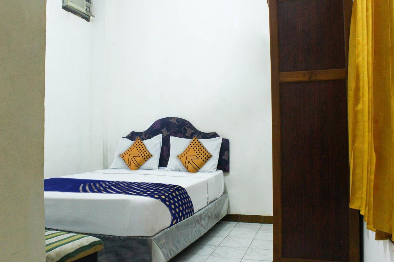 SPOT ON 91212 Hotel Kelimutu Kupang  Exterior foto