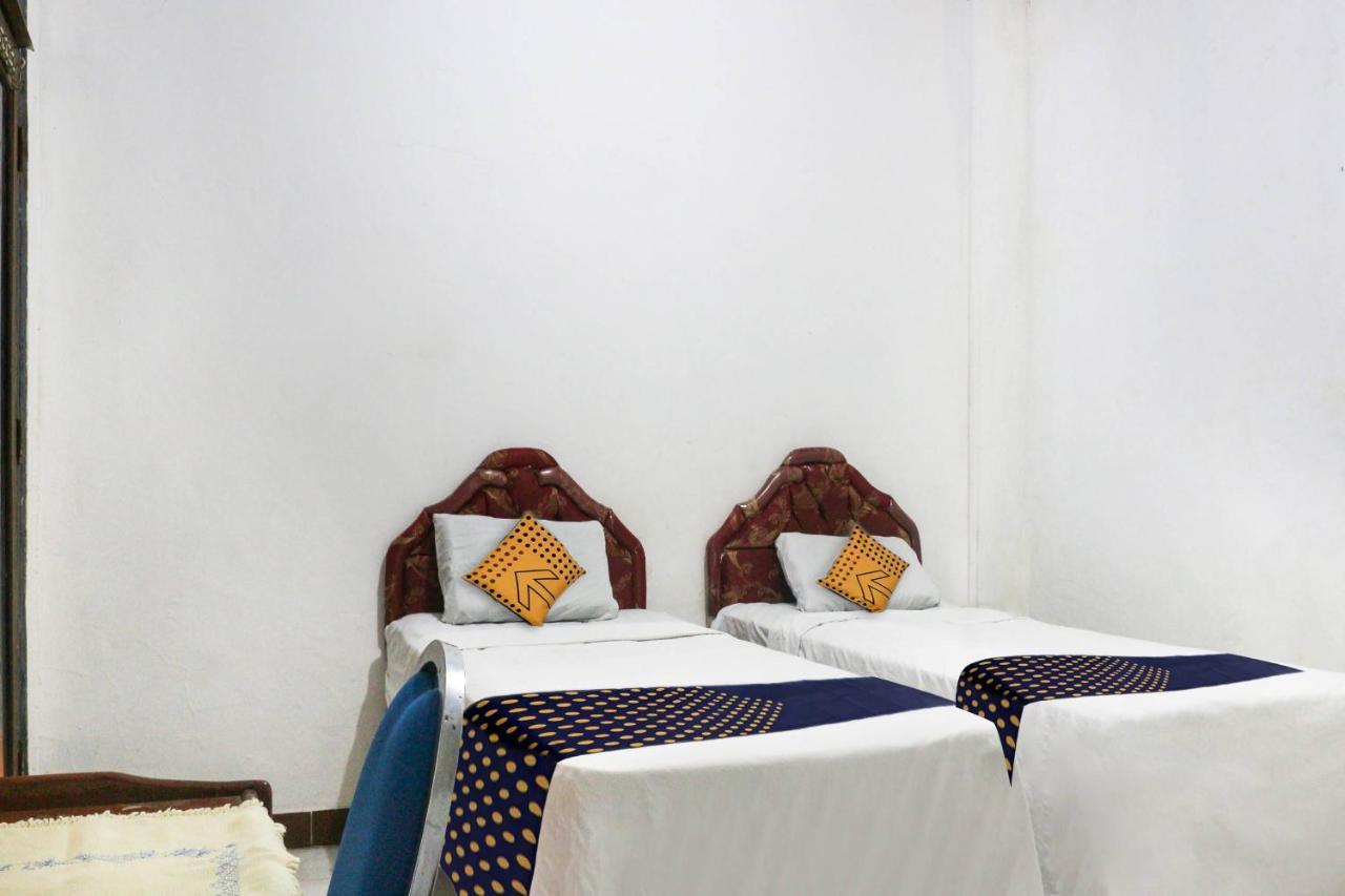 SPOT ON 91212 Hotel Kelimutu Kupang  Exterior foto
