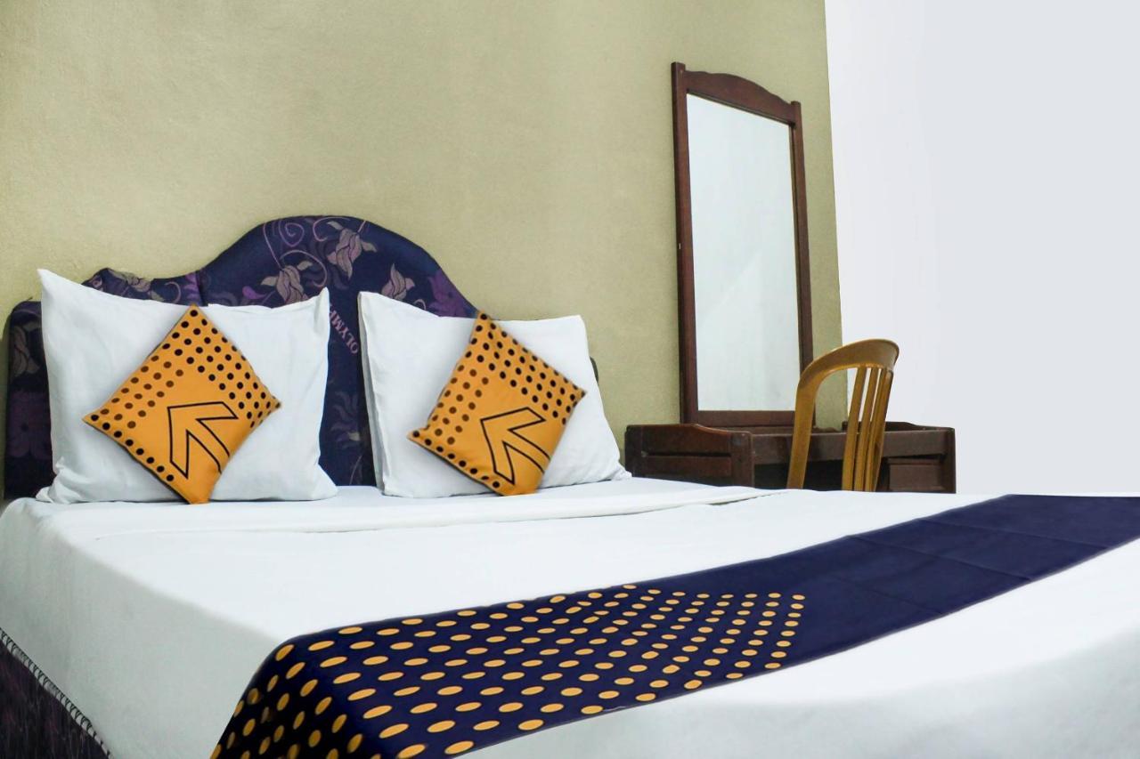 SPOT ON 91212 Hotel Kelimutu Kupang  Exterior foto